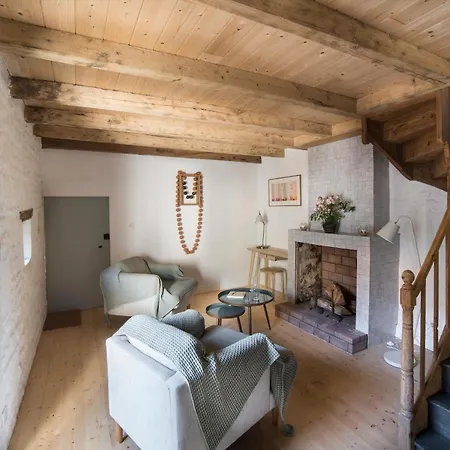 Du Presbytere D'envaux, Ravissante Maison De Charme Port-dʼEnvaux